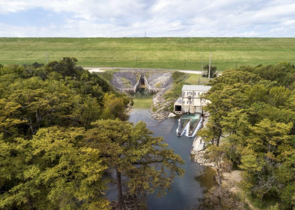 hydroelectric plant